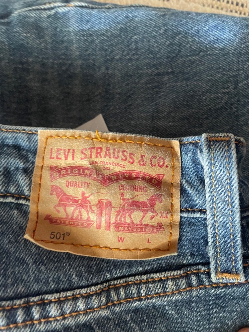 *Like new!* LEVI'S 501 - Straight Leg - Size 31 Medium Indigo Wash